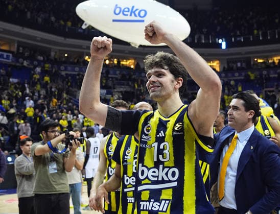 Fenerbahce Beko v Partizan - EuroLeague ISTANBUL, TURKIYE - FEBRUARY 25: Players of Fenerbahce Beko celebrate the victory after EuroLeague week 29 basketball match between Fenerbahce Beko and Partizan at Ulker Sports and Event Hall in Istanbul, Turkiye on February 25, 2026. Esra Bilgin Anadolu Istanbul Turkey. Editorial use only. Please get in touch for any other usage.  Copyright: x2026xAnadoluxEsraxBilginx