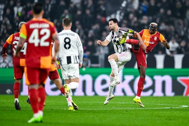 2026-02-25 Juventus FC v Galatasaray - UEFA Champions League 2025 26 League Knockout Play-off Second Leg TURIN, ITALY - FEBRUARY 25: Federico Gatti of Juventus FC battles for the ball with Victor Osimhen of Galatasaray SK during the UEFA Champions League 2025 26 League Knockout Play-off Second Leg match between Juventus FC and Galatasaray at Allianz Stadium on February 25, 2026 in Turin, Italy. (Photo by Alberto Gandolfo BSR Agency) Turin Italy Content not available for redistribution in The Netherlands directly or indirectly through any third parties. Copyright: xBSRxAgencyx