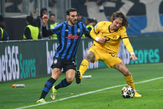 Atalanta BC v Borussia Dortmund - UEFA Champions League 2025 26 League Knockout Play-off Second Leg Davide Zappacosta and Fabio Silva play during the UEFA Champions League 2025 26 League Knockout Play-off Second Leg match between Atalanta BC and Borussia Dortmund in Bergamo, Italy, on February 25, 2026, at New Balance Arena Bergamo Bergamo Italy  Copyright: xMairoxCinquettix originalFilename:cinquetti-atalanta260225_npXNS.jpg