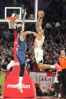 Crvena Zvezda v Anadolu Efes - Euroleague BELGRADE, SERBIA - FEBRUARY 25: Players in action during Euroleague basketball match between Crvena Zvezda and Anadolu Efes in Belgrade, Serbia on February 25, 2026. Filip Stevanovic Anadolu Belgrade Serbia. Editorial use only. Please get in touch for any other usage.  Copyright: x2026xAnadoluxFilipxStevanovicx