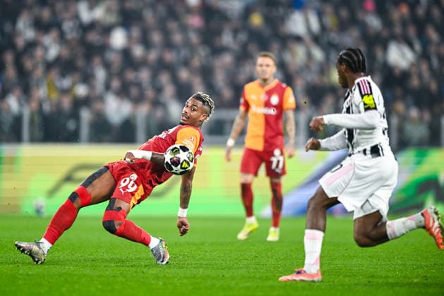 2026-02-25 Juventus FC v Galatasaray - UEFA Champions League 2025 26 League Knockout Play-off Second Leg TURIN, ITALY - FEBRUARY 25: Mario Lemina of Galatasaray SK, Jonathan David of Juventus FC during the UEFA Champions League 2025 26 League Knockout Play-off Second Leg match between Juventus FC and Galatasaray at Allianz Stadium on February 25, 2026 in Turin, Italy. (Photo by Alberto Gandolfo BSR Agency) Turin Italy Content not available for redistribution in The Netherlands directly or indirectly through any third parties. Copyright: xBSRxAgencyx