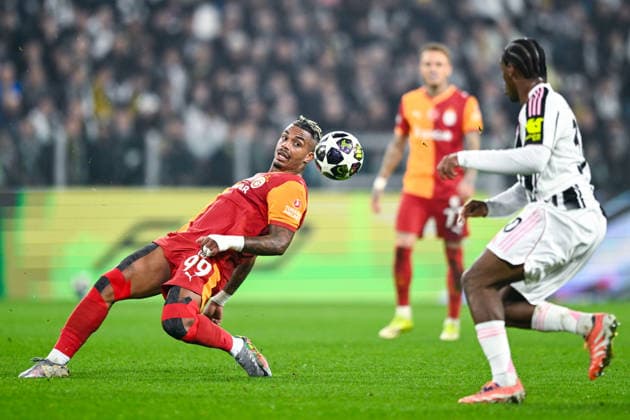 2026-02-25 Juventus FC v Galatasaray - UEFA Champions League 2025 26 League Knockout Play-off Second Leg TURIN, ITALY - FEBRUARY 25: Mario Lemina of Galatasaray SK, Jonathan David of Juventus FC during the UEFA Champions League 2025 26 League Knockout Play-off Second Leg match between Juventus FC and Galatasaray at Allianz Stadium on February 25, 2026 in Turin, Italy. (Photo by Alberto Gandolfo BSR Agency) Turin Italy Content not available for redistribution in The Netherlands directly or indirectly through any third parties. Copyright: xBSRxAgencyx