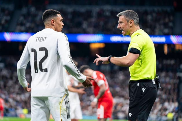 REAL MADRID CF v SL BENFICA. CHAMPIONS LEAGUE 2025 2026. KO PLAY-OFFS 2ND LEG MATCH. Real Madrid CF s Trent John Alexander-Arnold has words with Slovenian referee Slavko Vincic during Champions League 2025 2026, KO Play-Offs 2nd leg match. February 25, 2026. (ALTERPHOTOS Tomas Garrido) MadridSpain  Copyright: xTomasxGarridox