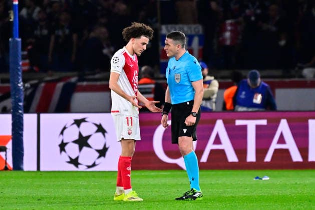 FOOTBALL : PSG vs Monaco - Ligue des Champions - 25 02 2026 Maghnes Akliouche ( 11 - Monaco ) talks with Istvan Kovacs ( referee ) during the UEFA Champions League match between Paris Saint Germain and AS Monaco at Parc Des Princes on February 25 , 2026 in Paris, France. ( Photo by Federico Pestellini PsnewZ ) ParisFrance  Copyright: xFedericoxPestellinix