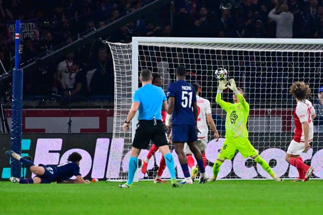 FOOTBALL : PSG vs Monaco - Ligue des Champions - 25 02 2026 Joao Pedro Goncalves Neves ( 87 - PSG ) and Philippe Kohn ( 16 - Monaco ) during the UEFA Champions League match between Paris Saint Germain and AS Monaco at Parc Des Princes on February 25 , 2026 in Paris, France. ( Photo by Federico Pestellini PsnewZ ) ParisFrance  Copyright: xFedericoxPestellinix