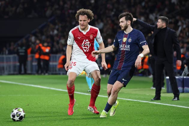 FOOTBALL : Paris Saint Germain Vs AS Monaco - Ligue des Champions - 25 02 2026 Khvicha Kvaratskhelia (PSG) Vs Wout Faes (AS Monaco) ParisFrance  Copyright: xMichaelxBaucherx