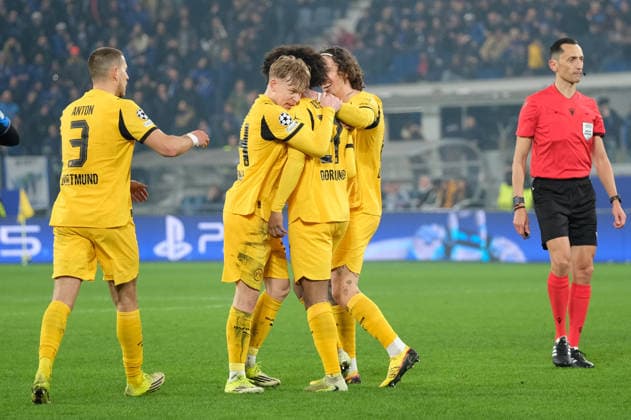 Atalanta BC v Borussia Dortmund - UEFA Champions League 2025 26 League Knockout Play-off Second Leg Karim Adeyemi of Ballspielverein Borussia 09 Dortmund celebrates after scoring a goal with teammates during the UEFA Champions League 2025 2026, Playoff Phase MD2 football match between Atalanta BC and Borussia Dortmund at New Balance Arena in Bergamo, Italy, on February 25, 2026. Bergamo Italy Italy  Copyright: xRobertoxTommasinix originalFilename:tommasini-atalanta260225_npvhv.jpg