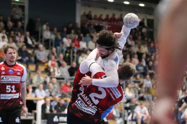 25 02 2026 Handball Men 2025 2026 2 Handball Bundesliga 21 Matchday HSG Nordhorn Lingen Dessau Roßlauer HV 06 EmslandArena Lingen Jakub Powarzynski Dessau, 14, white in duel with Frieder Bandlow Nordhorn, 2, red and Christian Wilhelm Nordhorn, 3, red Lingen Ems Lower Saxony Germany