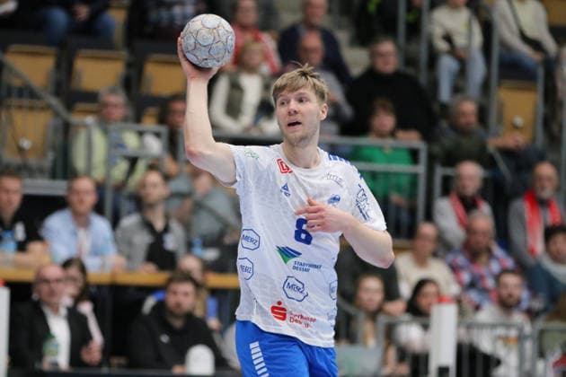 25 02 2026 Handball Men 2025 2026 2 Handball Bundesliga 21 Matchday HSG Nordhorn Lingen Dessau Roßlauer HV 06 EmslandArena Lingen Julius Drachau Dessau, 8, white on the ball Lingen Ems Lower Saxony Germany