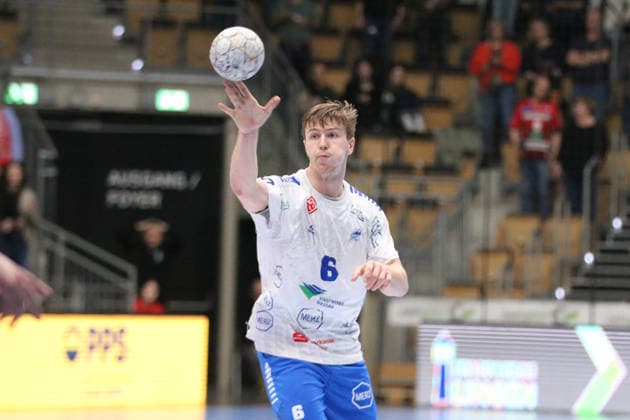 25 02 2026 Handball Men 2025 2026 2 Handball Bundesliga 21 Matchday HSG Nordhorn Lingen Dessau Roßlauer HV 06 EmslandArena Lingen Fritz Leon Haake Dessau, 6, white plays a pass Lingen Ems Lower Saxony Germany