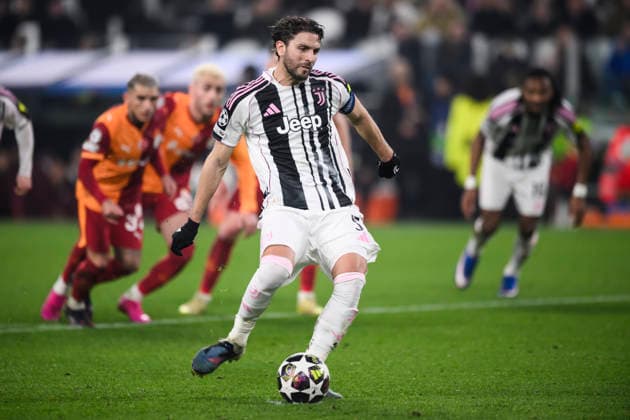 Juventus FC v Galatasaray SK - UEFA Champions League Manuel Locatelli of Juventus FC scores a goal from a penalty kick during the UEFA Champions League 2025 26 knockout phase play-off second leg football match between Juventus FC and Galatasaray SK. Turin Italy Copyright: xNicolòxCampox