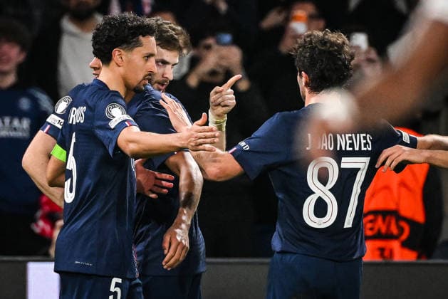 February 25, 2026, Paris, France, France: Khvicha KVARATSKHELIA of PSG celebrate his goal with teammates during the UEFA Champions League match between Paris Saint-Germain (PSG) and AS Monaco at Parc des Princes Stadium on February 25, 2026 in Paris, France. Paris Saint-Germain V AS Monaco - UEFA Champions League  - ZUMAm308 20260225_zsp_m308_014 Copyright: xMatthieuxMirvillex