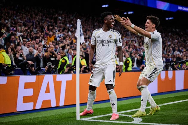 Real Madrid CF vs SL Benfica - UEFA Champions League - 25 02 2026 Vinicius Junior of Real Madrid CF celebrating his goal with his teammates during the UEFA Champions League match between Real Madrid CF and SL Benfica at Santiago Bernabeu Stadium on February 25, 2026 in Madrid, Spain. Madrid Spain Copyright: xMarinaxFrutos PGSxPhotoxAgencyx