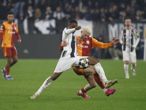 Pierre Kalulu of Juventus FC and Baris Alper Yilmaz of Galatasaray SK during the Uefa Champions League, second leg play-off, season 2025-2026, football match between, Juventus FC and Galatasaray SK on 25 February 2026 at Allianz Stadium, Turin, Italy Photo Nderim Kaceli  Copyright: xNderimxKaceli IPAxSportx xipa-agency.netx xx IPA_72027861 IPA_Agency_IPA72027861