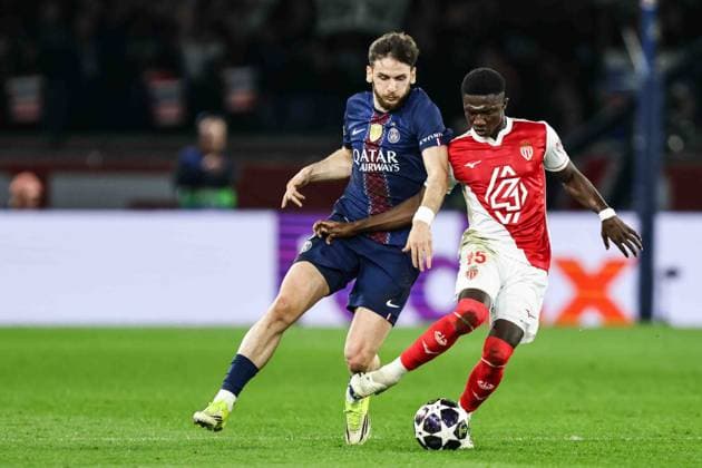 Paris Saint-Germain (PSG) v AS Monaco - UCL PARIS, FRANCE - FEBRUARY 25: Khvicha Kvaratskhelia of Paris Saint-Germain (L) and Lamine Camara of AS Monaco during the UEFA Champions League play-off second leg football match between Paris Saint-Germain (PSG) and AS Monaco at the Parc des Princes stadium in Paris. Ibrahim Ezzat Anadolu Paris France. Editorial use only. Please get in touch for any other usage.  Copyright: x2026xAnadoluxÄ°brahimxEzzatx
