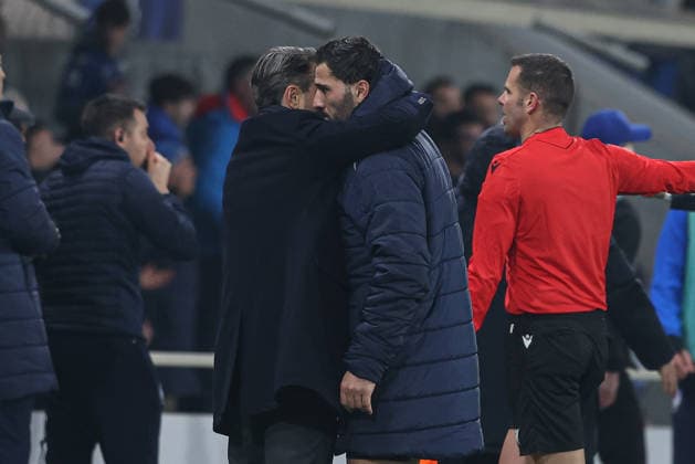 Atalanta v Borussia Dortmund, UEFA Champions League, Bergamo, Italy Bergamo, Italy. 25th, February 2026. Head coach Niko Kovac of Borussia Dortmund seen with Sead Kolasinac of Atalanta seen during the UEFA Champions League match between Atalanta B.C. and Borussia Dortmund at New Balance Arena in Bergamo. Italy, Bergamo  Copyright: xGonzalesxPhoto StefanoxNicolix