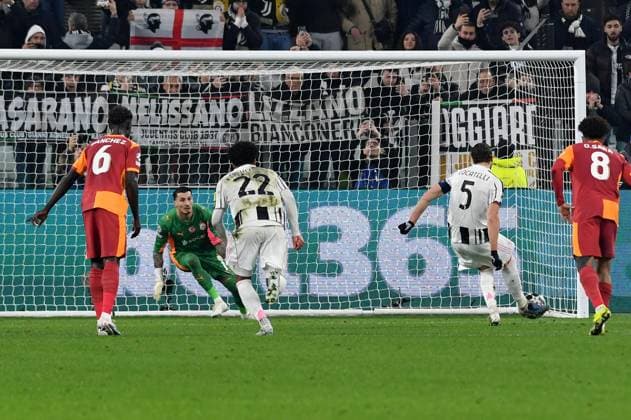 Foto IPP Massimo Rana Torino 25-02-2026 Calcio Champions League 2025 2026 Juventus-Galatasaray nella foto rigore manuel locatelli Italy Photo Press - World Copyright italy ITALY  Copyright: xR4924_italyphotopressx