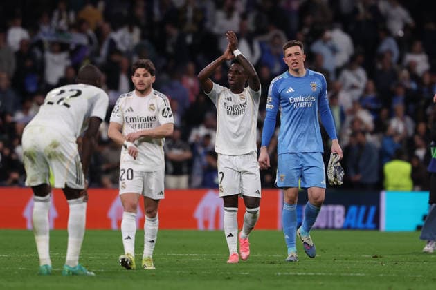 Madrid, Spain February 25, 2026 FBL UEFA Champions League 2025 26 Real Madrid SL Benfica Vinicius Junior Real Madrid applauds the fans after the match the UEFA Champions League 2025 26 knockout play offs match between Real Madrid and SL Benfica at the Santiago BernabÃ u Stadium on February 25, 2026 in Madrid, Spain Copyright: JoaquimxFerreira