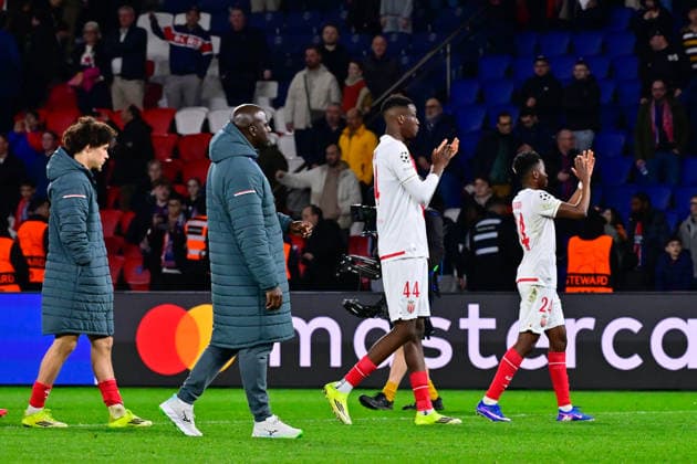 FOOTBALL : PSG vs Monaco - Ligue des Champions - 25 02 2026 Monaco players applaud the fans following the UEFA Champions League match between Paris Saint Germain and AS Monaco at Parc Des Princes on February 25 , 2026 in Paris, France. ( Photo by Federico Pestellini PsnewZ ) ParisFrance  Copyright: xFedericoxPestellinix