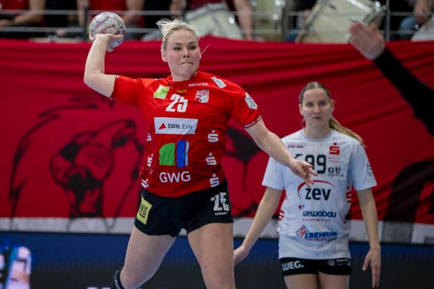 Handball Bundesliga Women,HBF, Season 2025 2026 SV Union Halle Neustadt vs BSV Sachsen Zwickau Halle, Germany February 25, 2026 In the picture from left Lilli Röpke Roepke Halle Halle Saale SWH Arena Sachsen Anhalt Germany