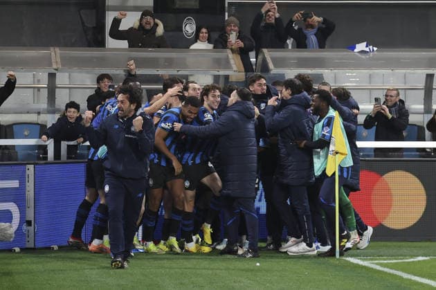 Lazar Samardzic of Atalanta BC celebrates with team mate during Atalanta BC vs Borussia Dortmund FC, Chanpions League 2025-26 KO play-offs second leg, game at New Balance arena in Bergamo (BG), Italy, on February 25, 2026.  Copyright: xDavidexCasentini IPAxSportx xipa-agency.netx xx IPA_72029291 IPA_Agency_IPA72029291