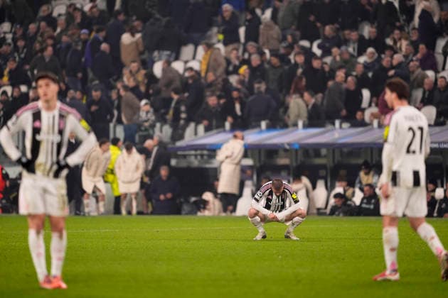 Junentu™s player delusion after Galatasaray s Baris Yilmaz celebrates after scoring the 3-2 goal for his team during the Uefa Champions League soccer match between Juventus and Galatasaray at the Allianz Stadium in Turin, playoff 2 2, north west Italy - January 25, 2026. - Soccer  Copyright: xFabioxFerrari LaPressex