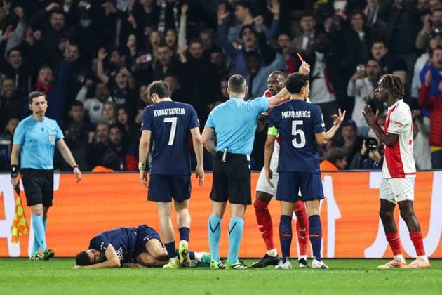 Paris Saint-Germain v AS Monaco - UCL PARIS, FRANCE - FEBRUARY 25: Referee is giving a red card to Mamadou Coulibaly of AS Monaco during the UEFA Champions League play-off second leg football match between Paris Saint-Germain (PSG) and AS Monaco at the Parc des Princes stadium in Paris. Ibrahim Ezzat Anadolu Paris France. Editorial use only. Please get in touch for any other usage.  Copyright: x2026xAnadoluxÄ°brahimxEzzatx