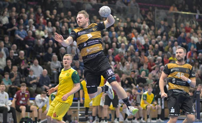 25 02 2026, Dresdens Lukas Wucherpfennig throws successfully, Handball, 2 Bundesliga, HC Elbflorenz Dresden VfL Eintracht Hagen, c Dresden