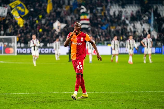 Juventus v Galatasaray - UEFA Champions League TURIN, ITALY, FEBRUARY 25: Victor Osimhen, of Galatasaray, greets fans at the end of the UEFA Champions League round of 16 play-off second leg match between Juventus and Galatasaray at the Juventus Stadium in Turin, Italy, on February 25, 2026. Mine Kasapoglu Anadolu Turin Italy. Editorial use only. Please get in touch for any other usage.  Copyright: x2026xAnadoluxMinexKasapoglux