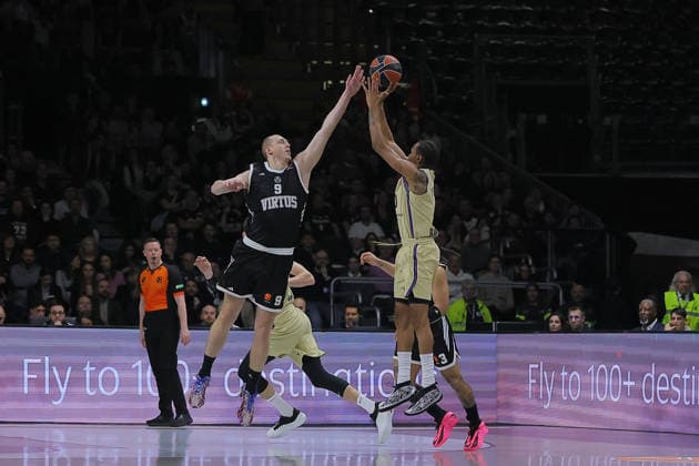 00 Kevin Punter Fc Barcellona BASKETBALL - ITALIAN SERIE A Virtus Bologna vs Fc Barcellona 25-02-2026 09 Alen SMAILAGIC Virtus Bologna BASKETBALL - ITALIAN SERIE A Virtus Bologna vs Fc Barcellona 25-02-2026 during Virtus Bologna vs FC Barcellona, Basketball Euroleague match in Bologna, Italy, February 25 2026  Copyright: xValentinoxOrsini IPAxSportx xipa-agency.netx xx IPA_72034582 IPA_Agency_IPA72034582