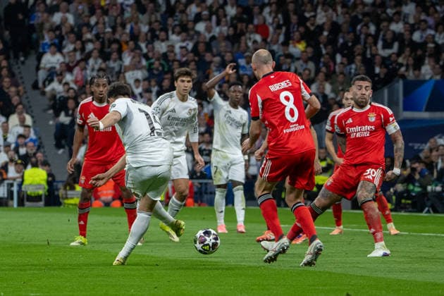 UEFA Champions League match between Real Madrid and Benfica - 25 Feb 2026 Arda Güler of Real Madrid in action during the second leg of the UEFA Champions League match between Real Madrid and Benfica played at the Santiago Bernabéu Stadium. Final score: Real Madrid 2 - 1 AS Benfica. Madrid Spain Copyright: xDavidxCanalesx xSOPAxImagesx DCUCLRMBenfica260225-47