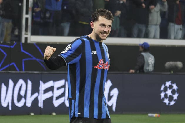 Lazar Samardzic of Atalanta BC celebrate the victory at the end of Atalanta BC vs Borussia Dortmund FC, Chanpions League 2025-26 KO play-offs second leg, game at New Balance arena in Bergamo (BG), Italy, on February 25, 2026.  Copyright: xDavidexCasentini IPAxSportx xipa-agency.netx xx IPA_72035196 IPA_Agency_IPA72035196
