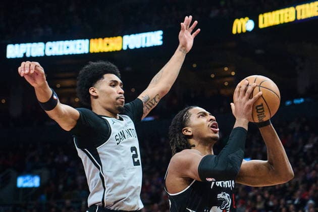 February 25, 2026, Toronto, On, Canada: Toronto Raptors Collin Murray-Boyles (12) drives to the net past San Antonio Spurs Dylan Harper (2) during first half NBA, Basketball Herren, USA basketball action in Toronto, on Wednesday, Feb. 25, 2026. Canada News - February 25, 2026 - ZUMAc35_ 20260225_zaf_c35_091 Copyright: xSammyxKoganx
