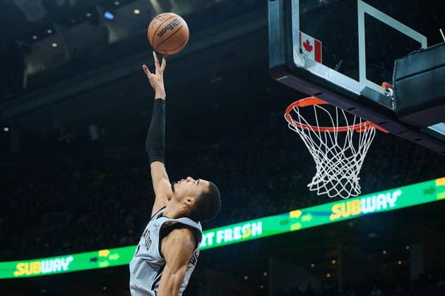 February 25, 2026, Toronto, On, Canada: San Antonio Spurs Victor Wembanyama (1) jumps to block a shot during first half NBA, Basketball Herren, USA basketball action against the Toronto Raptors in Toronto, on Wednesday, Feb. 25, 2026. Canada News - February 25, 2026 - ZUMAc35_ 20260225_zaf_c35_092 Copyright: xSammyxKoganx