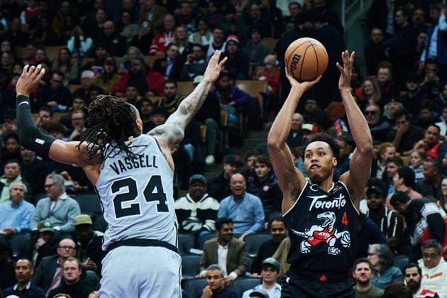 February 25, 2026, Toronto, On, Canada: Toronto Raptors Scottie Barnes (4) shoots past San Antonio Spurs Devin Vassell (24) during first half NBA, Basketball Herren, USA basketball action in Toronto, on Wednesday, Feb. 25, 2026. Canada News - February 25, 2026 - ZUMAc35_ 20260225_zaf_c35_097 Copyright: xSammyxKoganx