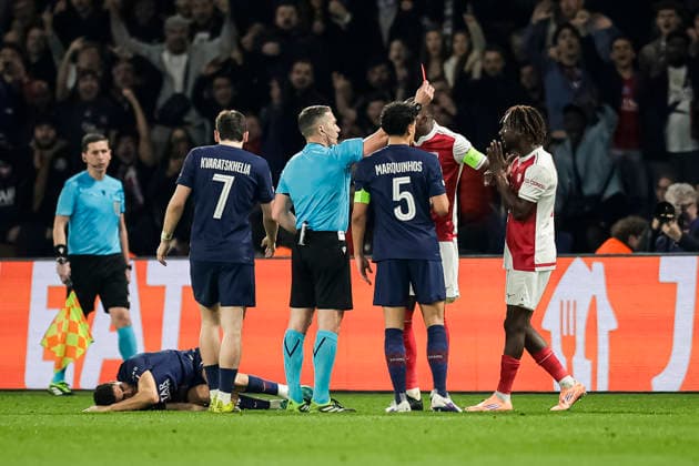 Paris, France February 25 Referee Istvan Kovacs C shows a red card for Mamadou Coulibaly of Monaco R during the UEFA Champions League 2025 26 League Knockout Play off Second Leg match between Paris Saint Germain and AS Monaco at Parc des Princes on February 25, 2026 in Paris, France Photo by Antonio Borga Eurasia Sport Images Paris Parc des Princes France Copyright: x x2026xEurasiaxSportxImagesx jp-en-EuSpIm-AB6_PSG_Monaco_25Feb2026_PR363