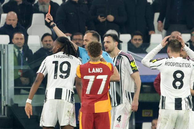 JOAO PINHEIRO, Arbitro, Referee, Champions League, 2025-26, Juventus vs Galatasaray 3-2, 25-02-2026, Azione, Action, Espulsione Kelly, Sent off, Red card CHAMPIONS LEAGUE 2025-26 JUVENTUS-GALATASARAY 3-2