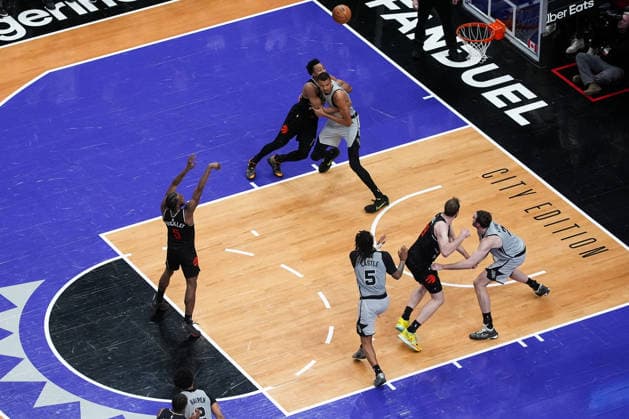 San Antonio Spurs vs Toronto Raptors TORONTO, CANADA - FEBRUARY 25 : Immanuel Quickley (5) of Toronto Raptors shoots a free throw during the NBA, Basketball Herren, USA basketball game between San Antonio Spurs and Toronto Raptors at the Scotiabank Arena on February 25, 2026 in Toronto, Ontario, Canada. Mert Alper Dervis Anadolu Toronto Canada. Editorial use only. Please get in touch for any other usage.  Copyright: x2026xAnadoluxMertxAlperxDervisx
