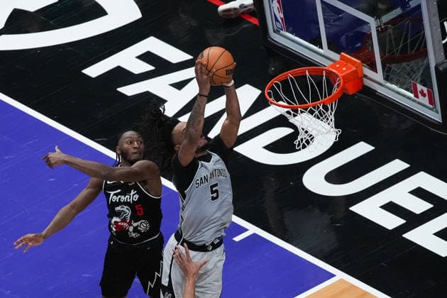 San Antonio Spurs vs Toronto Raptors TORONTO, CANADA - FEBRUARY 25 : Stephon Castle (5) of San Antonio Spurs dunks the ball during the NBA, Basketball Herren, USA basketball game between San Antonio Spurs and Toronto Raptors at the Scotiabank Arena on February 25, 2026 in Toronto, Ontario, Canada. Mert Alper Dervis Anadolu Toronto Canada. Editorial use only. Please get in touch for any other usage.  Copyright: x2026xAnadoluxMertxAlperxDervisx