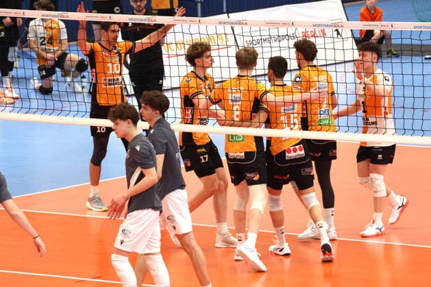 DEU, DVV, 1 VBL, BR Volleys vs VCO Olympia, 25 02 2026, Hohenschoenhausen, Berlin, DEU, DVV, 1 VBL, BR Volleys vs VCO Olympia, in the picture BR Volleys players circle, cheering, jubilant, joy, happiness, happy, positive emotions, nordphotoxGmbHx xEngler nph00076