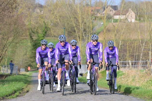 Team Jayco AIUIa riders pictured in action during a track reconnaissance session ahead of this weekend s one-day cycling race Omloop Het Nieuwsblad, the opening race of the Flemish classic one day races season, Thursday 26 February 2026. DAVIDxPINTENS  x165318921x