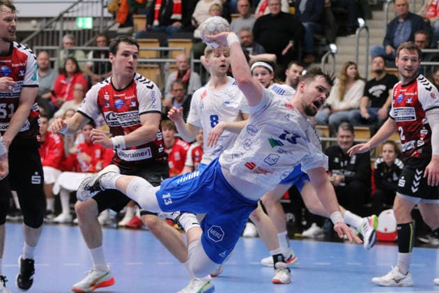25 02 2026 Handball Men 2025 2026 2 Handball Bundesliga 21 Matchday HSG Nordhorn Lingen Dessau Roßlauer HV 06 EmslandArena Lingen Valentin Neagu Dessau, 13, white on throw Lingen Ems Lower Saxony Germany