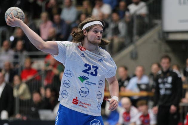 25 02 2026 Handball Men 2025 2026 2 Handball Bundesliga 21 Matchday HSG Nordhorn Lingen Dessau Roßlauer HV 06 EmslandArena Lingen Mika Schüler Dessau, 23, white on a seven-meter penalty Lingen Ems Lower Saxony Germany