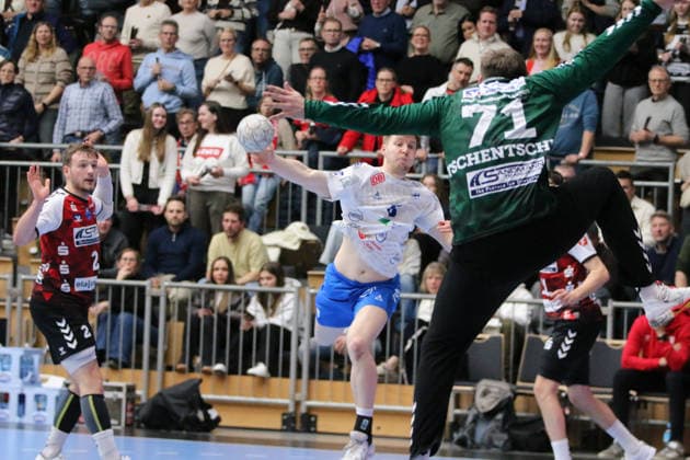 25 02 2026 Handball Men 2025 2026 2 Handball Bundesliga 21 Matchday HSG Nordhorn Lingen Dessau Roßlauer HV 06 EmslandArena Lingen Julius Drachau Dessau, 8, white on a throw Lingen Ems Lower Saxony Germany