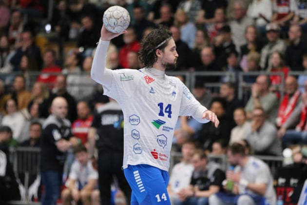 25 02 2026 Handball Men 2025 2026 2 Handball Bundesliga 21 Matchday HSG Nordhorn Lingen Dessau Roßlauer HV 06 EmslandArena Lingen Jakub Powarzynski Dessau, 14, white plays a pass Lingen Ems Lower Saxony Germany