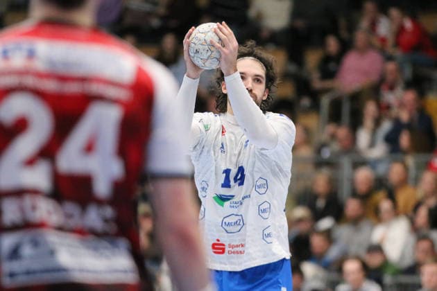 25 02 2026 Handball Men 2025 2026 2 Handball Bundesliga 21 Matchday HSG Nordhorn Lingen Dessau Roßlauer HV 06 EmslandArena Lingen Jakub Powarzynski Dessau, 14, white on the ball Lingen Ems Lower Saxony Germany