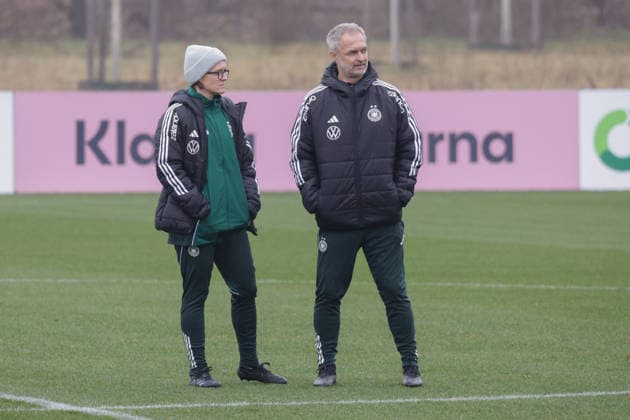 26 02 2026, xgrfx, Football DFB Media Dates, German Womens National Team Training v l Saskia Bartusiak, Christian Wück German Womens National Team DFL DFB REGULATIONS PROHIBIT ANY USE OF PHOTOGRAPHS as IMAGE SEQUENCES and or QUASI VIDEO Frankfurt am Main