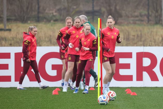 26 02 2026, xgrfx, Football DFB Media Dates, German Womens National Team Training v l Janina Minge, Sarai Linder German Womens National Team DFL DFB REGULATIONS PROHIBIT ANY USE OF PHOTOGRAPHS as IMAGE SEQUENCES and or QUASI VIDEO Frankfurt am Main