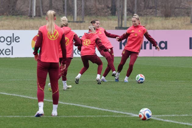 26 02 2026, xgrfx, Football DFB Media Dates, German Womens National Team Training v l Carlotta Wamser, Giulia Gwinn German Womens National Team DFL DFB REGULATIONS PROHIBIT ANY USE OF PHOTOGRAPHS as IMAGE SEQUENCES and or QUASI VIDEO Frankfurt am Main