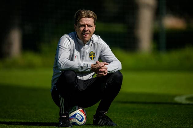 260226 Head coach Tony Gustavsson of the Swedish women s national football team at a training session on February 26, 2026 in Albuferia Photo Ludvig Thunman BILDBYRAN code LT LT0774 fotboll football soccer fotball träning practice training sverige sweden dam bbeng  Copyright: LUDVIGxTHUNMAN BB260226LT003